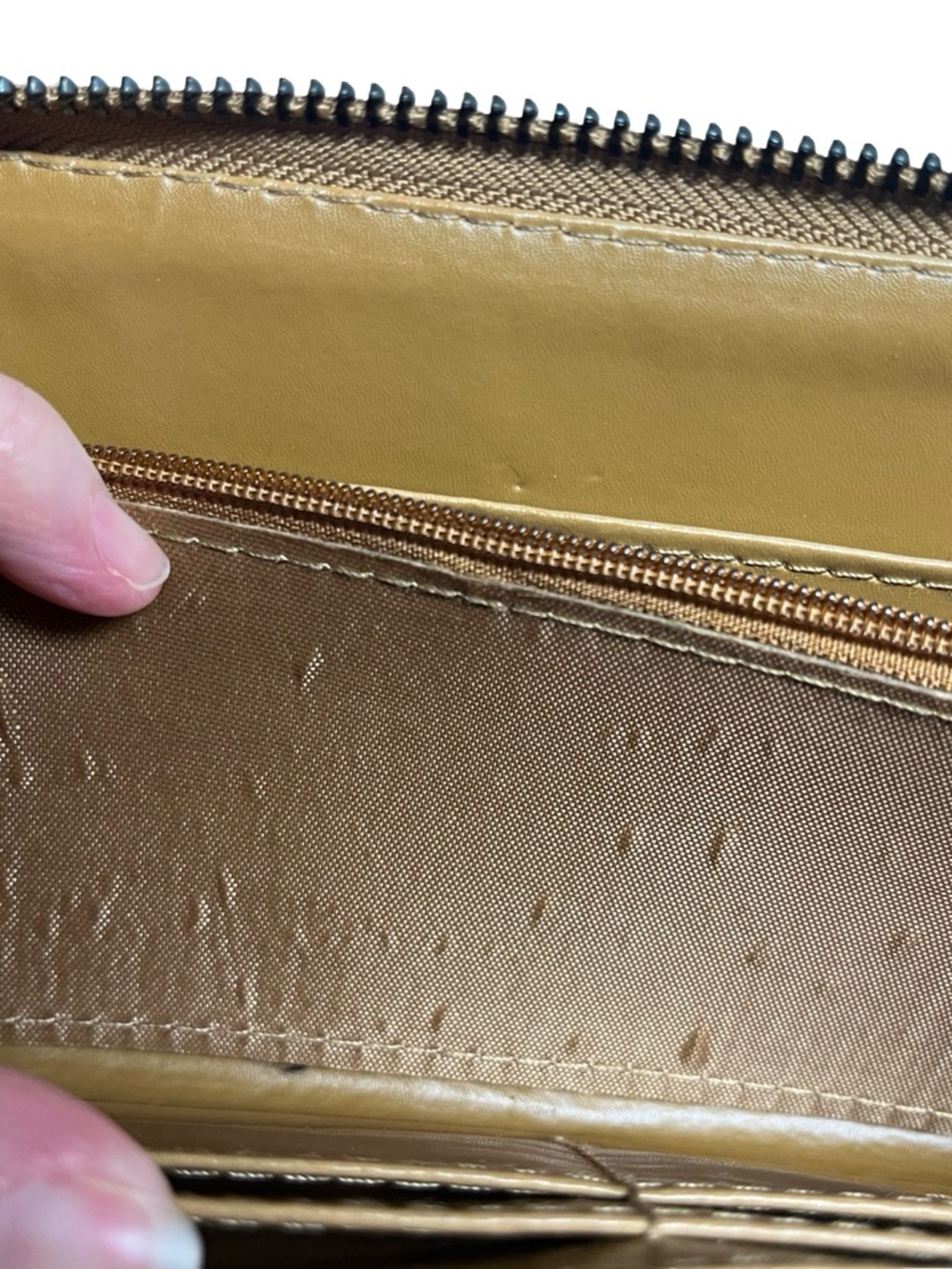 Badgley Mischka Wallet Quilted Tan Zip-Around - Women's Leather Wallet New Clean - Picture 12 of 13